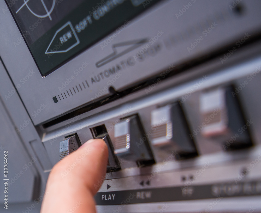 Playing the cassette Playing the cassette