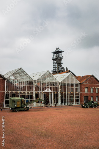 Cuadro en lienzo Bâtiments de la mine de charbon