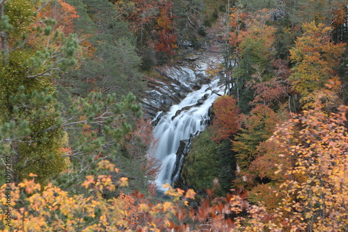 Una de las cascadas que se encuentran en el Parque Nacional de Ordesa photo