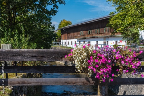 Wallpaper Mural Holzbrücke mit Blumen vor Bauernhaus in Bayern Torontodigital.ca