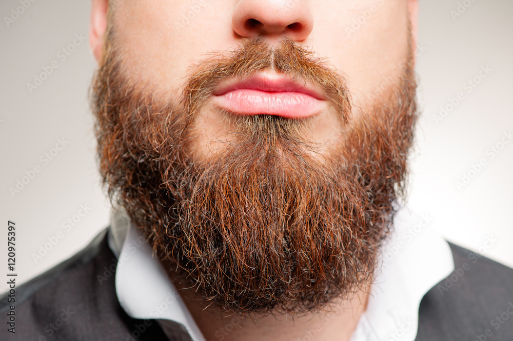 Obraz premium Close-up of young bearded man