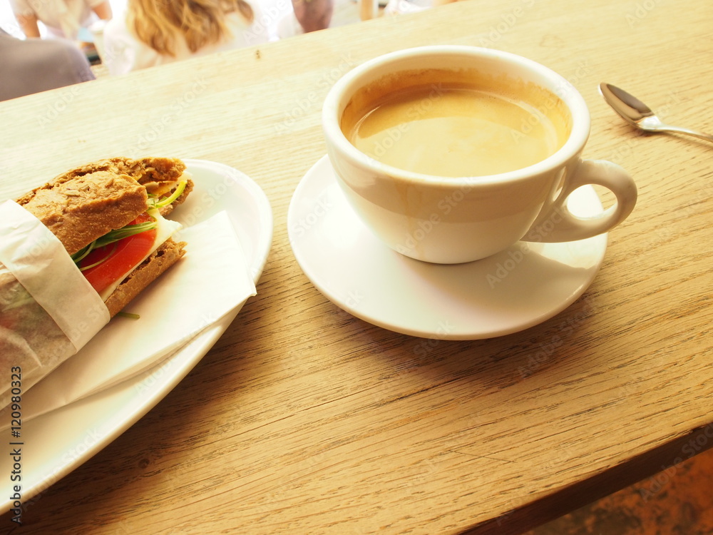 Kaffeepause mit Brötchen Kaffeepause mit Brötchen