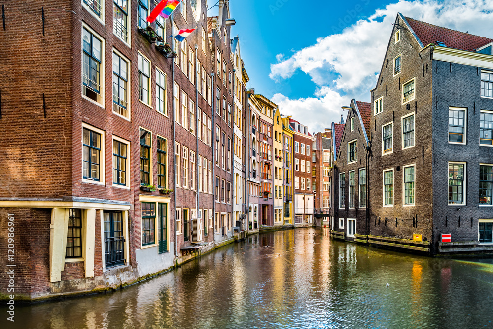 Fototapeta premium Typical Amsterdam canal and dutch medieval architecture on a sunny morning
