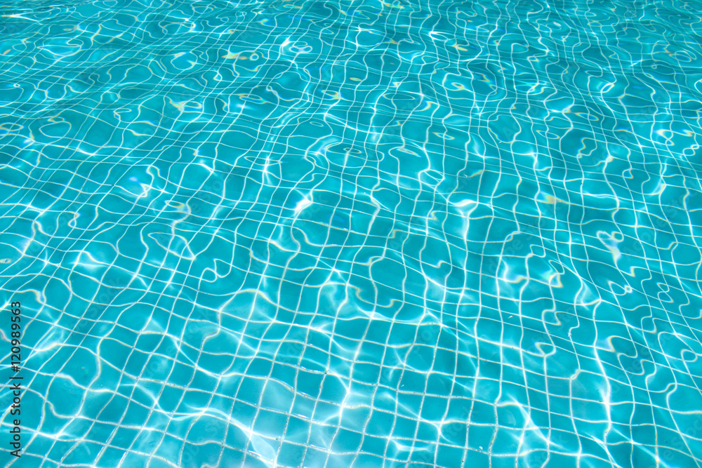 Obraz premium Blue ripple water in swimming pool with sunny reflections, Thailand