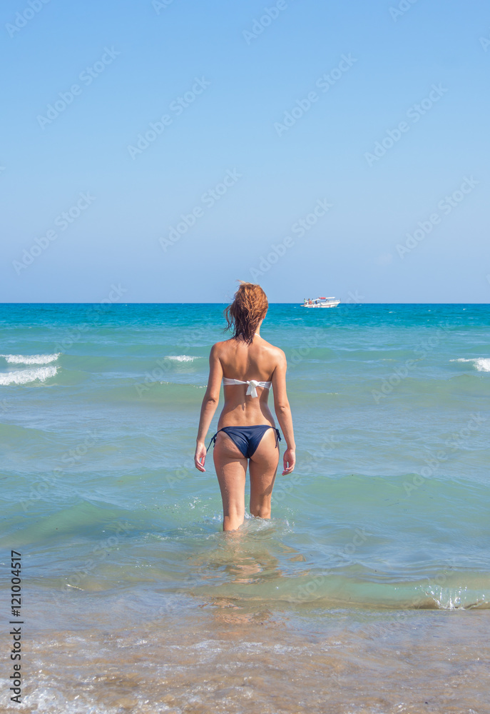 Fototapeta premium Woman in bikini enjoying the sea