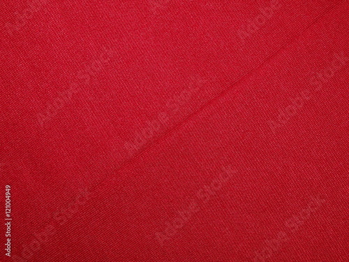 текстура насыщенный красной ткани из хлопка со швом по середине 