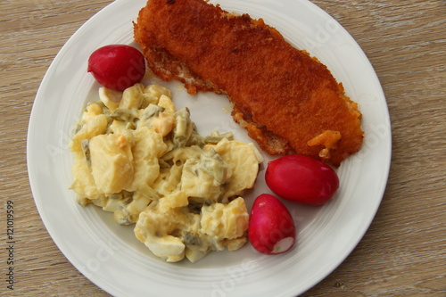 Seelachsfilet mit Kartoffelsalat photo