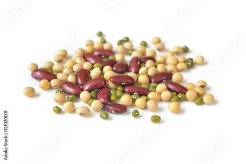 Foto Mixed beans on white background - isolated