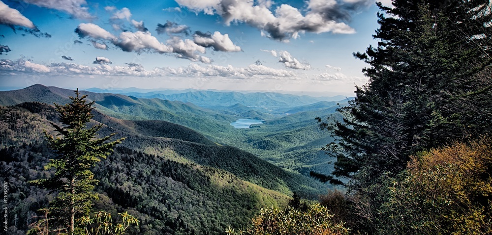 Naklejka premium driving by overlooks along blue ridge parkway