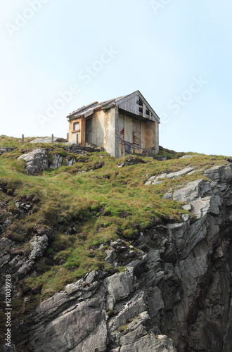 Old house on a cliff in Ireland © alessandro0770