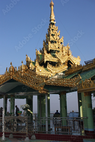 Pagode dorée à Mandalay, Birmanie