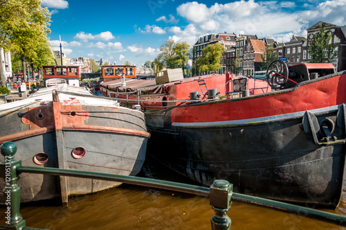 Barcos casas en Amsterdam.