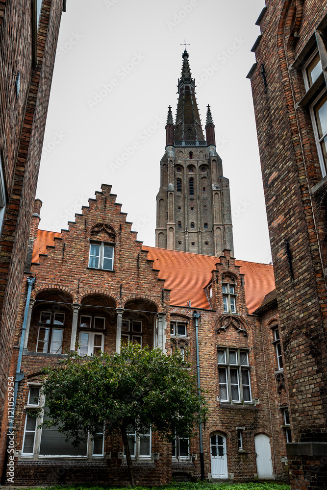 Ancien hôpital Saint-Jean et église Notre-Dame à Bruges