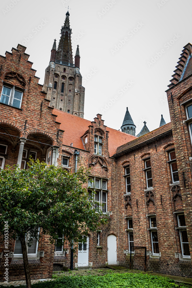 Ancien hôpital Saint-Jean et église Notre-Dame à Bruges