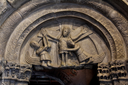 deposizione dalla croce; lunetta del portale della cappella di Castel Tirolo