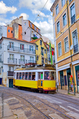 Lisbonne, Tramway dans le quartier de l'Alfama