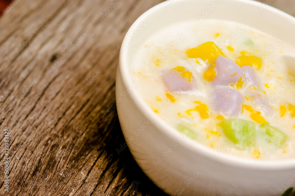 Thai Dessert, BUA Loi three colors with two eggs. .. BUA Loi Put the eggs, the more tasty, floating Lotus three colors with two eggs Thai Dessert, BUA Loi three colors with two eggs. .. BUA Loi Put the eggs, the more tasty, floating Lotus three colors with two eggs