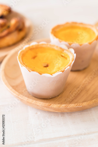 egg tart on plate