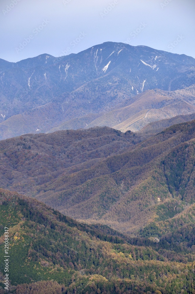 鶏冠山から木賊山を望む