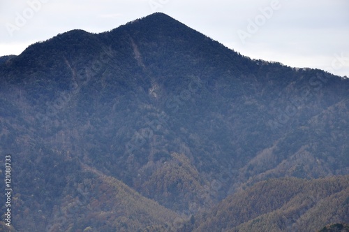 鶏冠山から望む大菩薩嶺