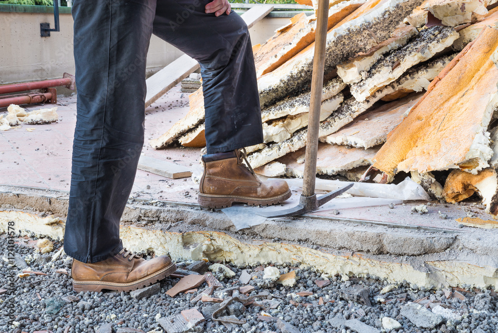 Rebuilding waterproofing and insulation of a terrace, removal and stacking of the insulating (polyurethane)