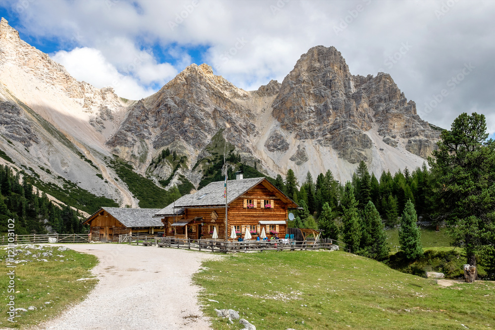 Südtirol - Dolomiten - Fanestal - Lavarellahütte