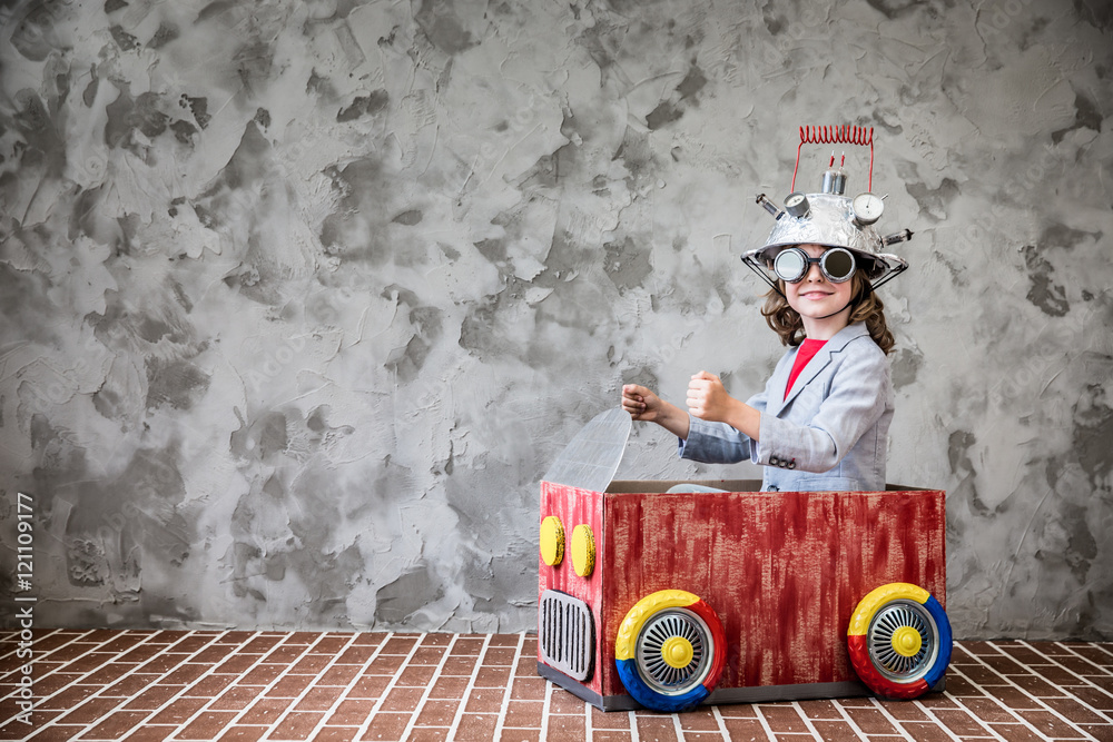 Wunschmotiv: Child with toy virtual reality headset #121109177