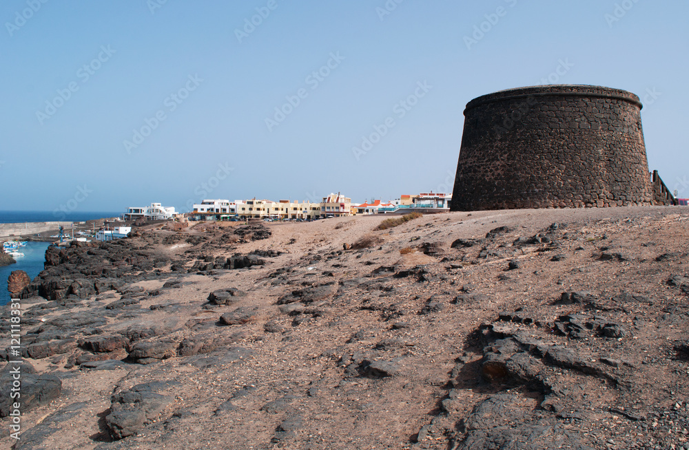 Fuerteventura, Isole Canarie: vista del Castello del Toston, la torre di guardia del XVIII secolo, il 5 Settembre 2016