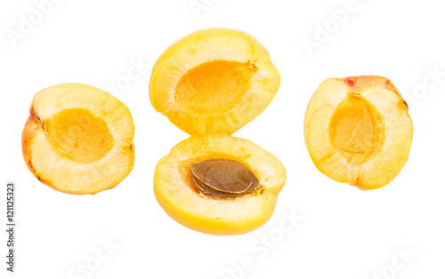 Fotografía yellow apricots on a white background