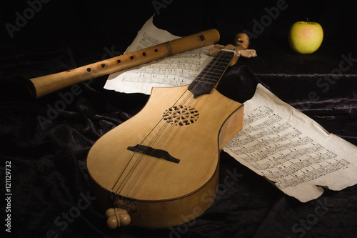 Renaissance lute (citole) and alto recorder