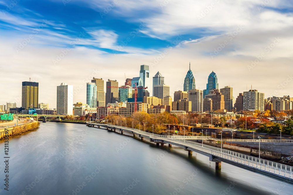 Panoramic picture of Philadelphia skyline and Schuylkill river, PA, USA. - obrazy, fototapety, plakaty 