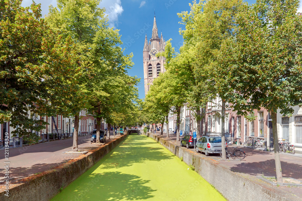 Naklejka premium Delft. The picturesque city canal.