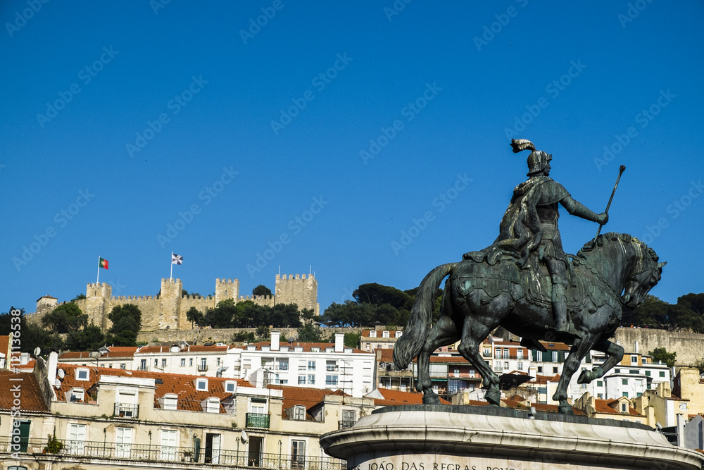 Castelo de Sao Jorge (Saint George Castle) overlooking Baixa qua