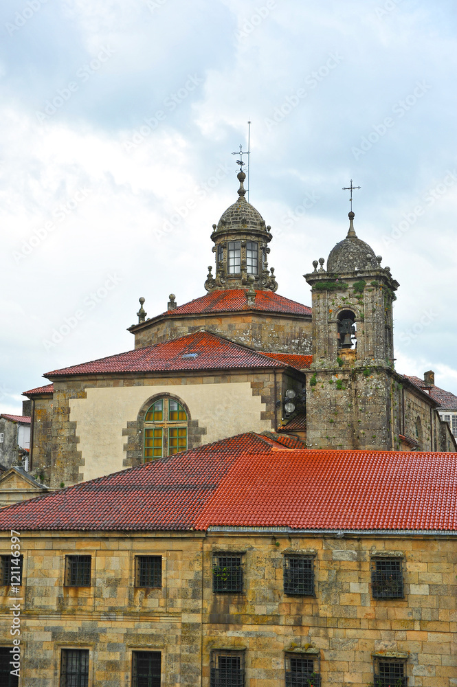 Monasterio de San Paio desde las cubiertas de la catedral de Santiago de Compostela, Galicia, España