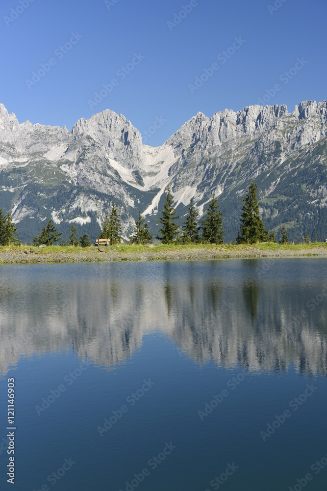 GOING - WILDER KAISER - Ellmauer Tor im Spiegelbild des Atzbergersees