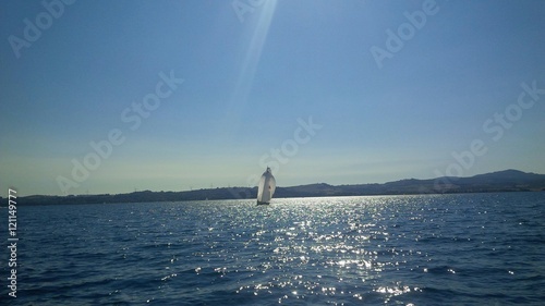 barca a vela sul lago photo