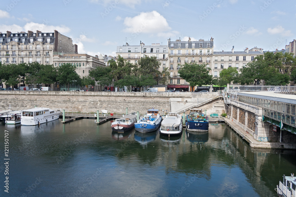 boats in the Bassin de l Arsenal west of the Place de la Bastille, Paris, France