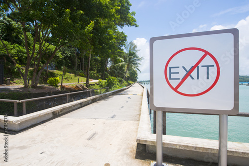 Do not exit symbol on label at port