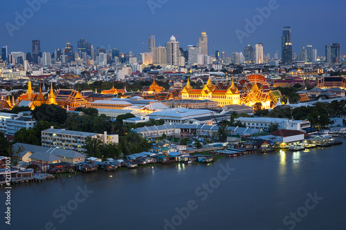 Grand palace at twilight in Bangkok, Thailand © arhendrix
