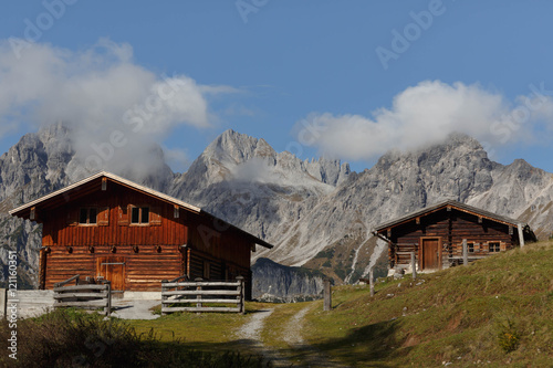 Urige Berghütte in den österreichischen Alpen