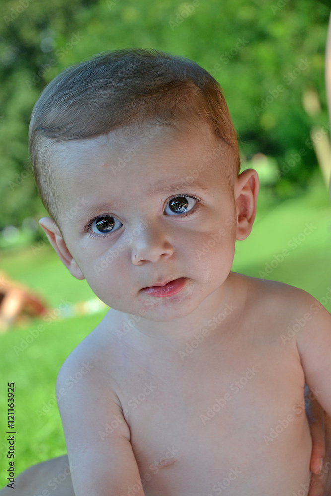 Retrato de un hermoso bebe feliz sonriente. Retrato de un hermoso bebe feliz sonriente.