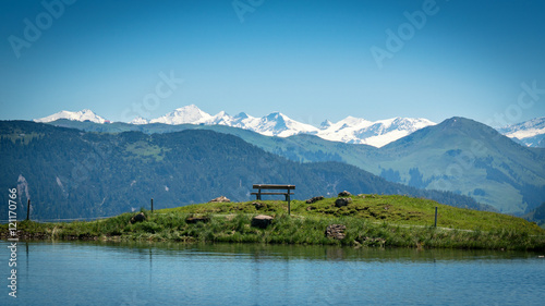 Bergsee mit Blick auf die Berge