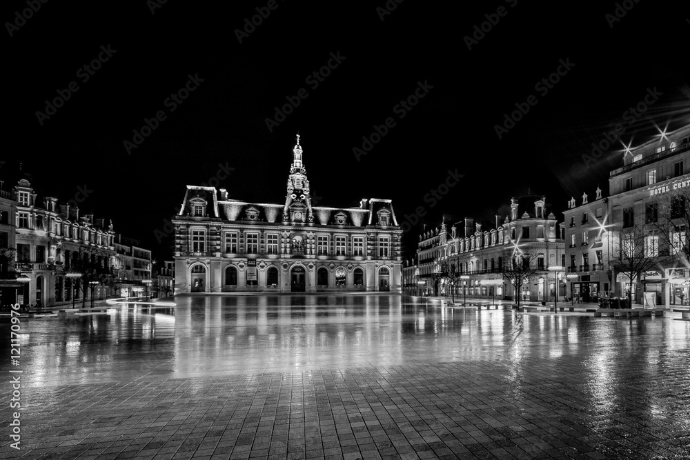 mairie de Poitiers de nuit