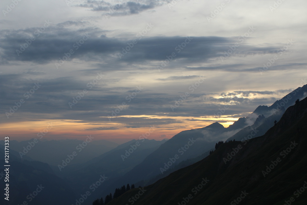 Sonnenuntergang in den Bergen