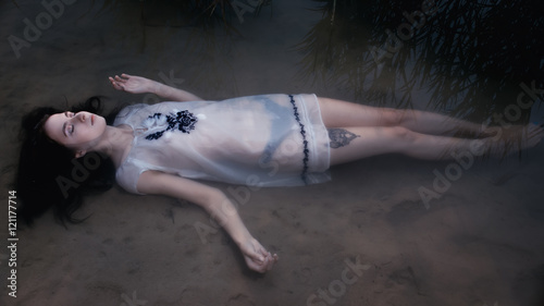 Картината върху платно Young drown woman