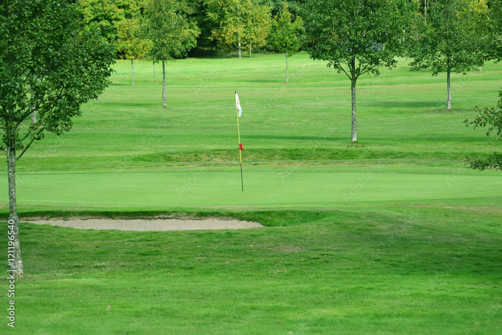 Obraz premium Putting green on a golf course.