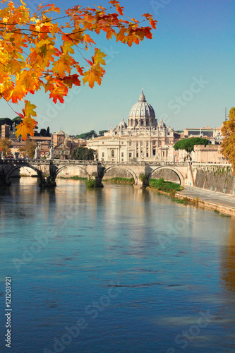 Canvas Print St. Peter's cathedral over bridge
