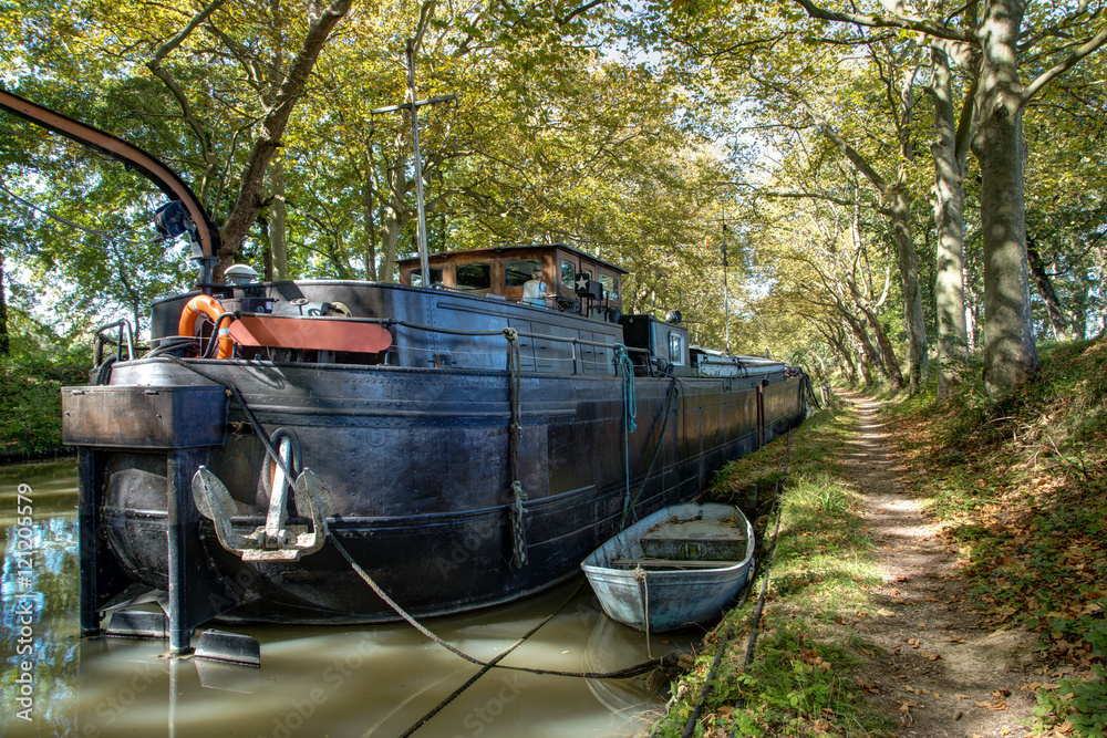 Le Canal du Midi vers Carcassonne Le Canal du Midi vers Carcassonne