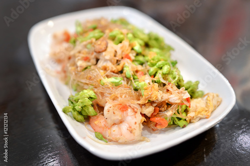 fried vermicelli noodle with shrimp and cowslip creeper flower