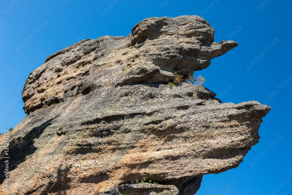 Φωτογραφία Rocas de extrañas formas moldeadas por la naturaleza en Castroviejo, Soria (Espa